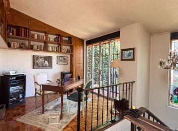 Casa · 295m² · 3 Recámaras · 4 Estacionamientos · Casa en Venta en San Jerónimo con Jardín