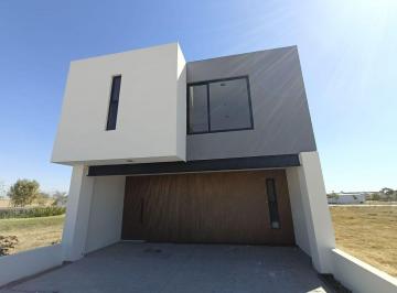 Casa en condominio de 3 habitaciones, León · Casa en Venta en Mayorazgo, Lista Para Estrenar