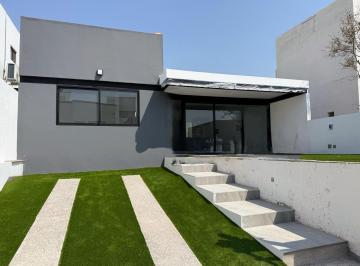 Casa · 103m² · 2 Recámaras · 1 Estacionamiento · Casa - Lomas de Cortes