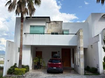 Casa en condominio de 3 habitaciones, León · Casa en Venta en Porta Fontana con Espectacular Vista
