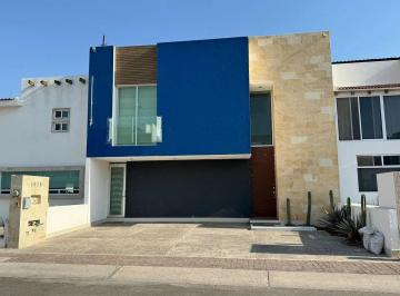 Casa · 298m² · 4 Recámaras · 3 Estacionamientos · Casa en Venta en Residencial El Refugio, Querétaro