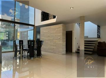 Casa · 250m² · 3 Recámaras · 3 Estacionamientos · Casa en Renta en Lomas de Juriquilla, Querétaro