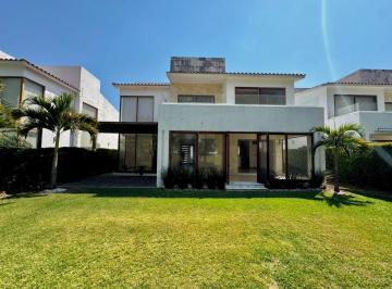 Casa · 314m² · 4 Recámaras · 2 Estacionamientos · Exclusiva Propiedad en Venta en Paraíso Country Club