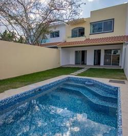 Casa · 155m² · 4 Recámaras · 2 Estacionamientos · Casa Dentro de Fraccionamiento en Jiutepec