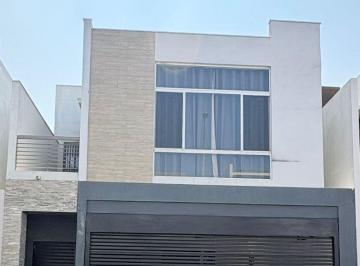 Casa de 3 habitaciones, Monterrey · Casa en Venta Puerta de Hierro