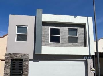 Casa · 190m² · 4 Recámaras · 2 Estacionamientos · Se Vende Casa en Bosques de Sol - (4)