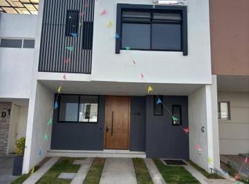 Casa · 185m² · 3 Recámaras · 2 Estacionamientos · Casa en Pontevedra
