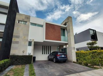 Casa · 332m² · 5 Recámaras · 2 Estacionamientos · Casa Los Olivos