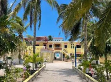 Casa · 450m² · 5 Recámaras · 5 Estacionamientos · Casa Amueblada con 5 Recámaras Frente Al Mar de Celestún, Yucatán