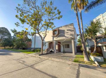 Casa de 3 habitaciones, Zapopan · Residencia en Venta Ubicada en Puerta Hierro, Jal, Zapopan