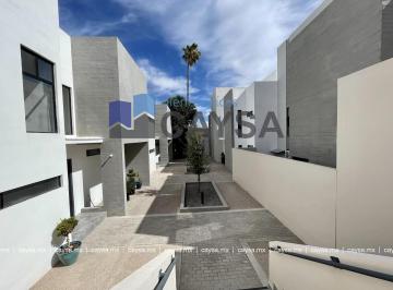 Casa · 216m² · 3 Recámaras · 2 Estacionamientos · Casa en Renta en Lomas del Santuario (Nueva)