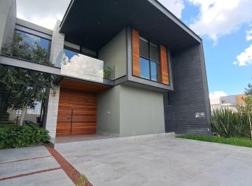 Casa · 398m² · 3 Recámaras · 3 Estacionamientos · Venta de Casa en La Campiña del Bosque