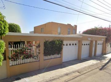 Casa de 4 habitaciones, Mexicali · Casa en Venta en Islas Bahamas, Fracc. Jardines del Lago, Mexicali, Baja California Sur.