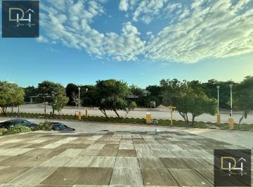 Casa · 4 Recámaras · 2 Estacionamientos · Casa - Lagos del Sol
