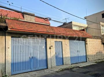 Casa · 253m² · 4 Recámaras · 3 Estacionamientos · Casa en Venta en San Bartolo El Chico, Tlalpan, Cdmx