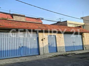 Casa · 253m² · 4 Recámaras · 3 Estacionamientos · Casa en Venta en San Bartolo El Chico, Tlalpan, Cdmx