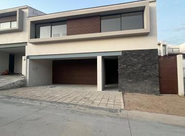 Casa · 230ha · 4 Recámaras · 3 Estacionamientos · Casa en Venta Lomas del Molino II, León, Guanajuato
