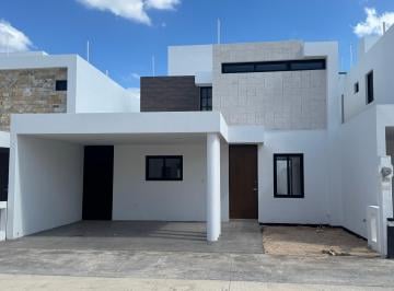 Casa de 3 habitaciones, Mérida · Casa con 225 m² de Superficie de Terreno, 3 Recámaras en Venta en Temozón Norte