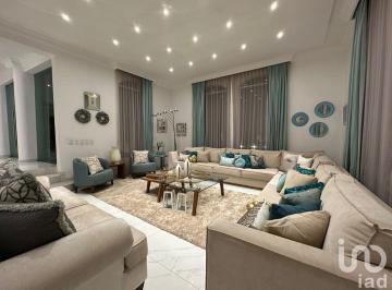 Casa · 633m² · 4 Recámaras · 6 Estacionamientos · Moderna, Amplia y Lujosa Casa en Venta con Alberca, Amueblada. en Bugambilias 2da Seccion.