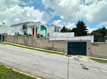 Casa · 633m² · 4 Recámaras · 6 Estacionamientos · Residencia de Lujo en Bugambilias 2da Secc,.alberca Climatizada, 4 Recamaras, 1320 Terreno y 633 con