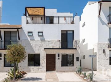 Casa · 198m² · 4 Recámaras · 2 Estacionamientos · Casa en Venta Torre de Piedra Gran Reserva