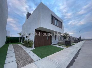 Casa de 3 habitaciones, Corregidora · Venta de Casa en Puerta Real Corregidora con 3hab, 4 Baños Queretaro, Mexico.