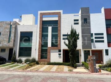 Casa · 293m² · 5 Recámaras · 3 Estacionamientos · Casa en Venta, Ex - Hacienda La Luz, Pachuca, Hidalgo.
