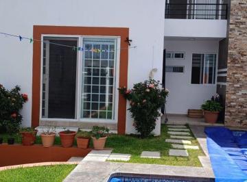 Casa de 4 habitaciones, Tlayacapan · Venta de Casa con Alberca en Fracc Jardines de Tlayacapan