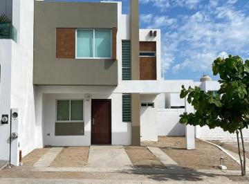 Casa · 151m² · 3 Recámaras · 2 Estacionamientos · Casa en Venta en Privada Corina Belcantto