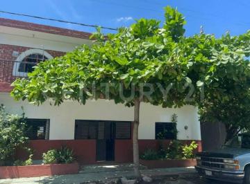 Casa · 205m² · 5 Recámaras · 1 Estacionamiento · Casa en Venta en La Albarrada