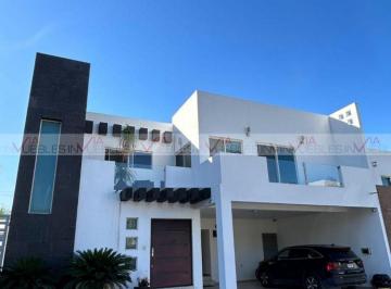 Casa · 354m² · 3 Recámaras · 2 Estacionamientos · Casa en Venta en El Uro