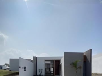 Casa · 126m² · 2 Recámaras · 2 Estacionamientos · Casa de Una Planta en Venta en Lomas de La Rioja