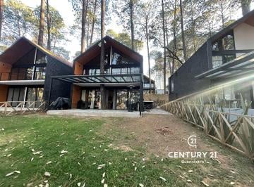 Casa en condominio de 3 habitaciones, Valle de Bravo · Casa Moderna en Renta en El Bosque de Avándaro, Valle de Bravo.