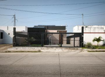 Casa · 69m² · 2 Recámaras · 2 Estacionamientos · Casa en Venta Blvd. Santa Elena, Fracc. Buenavista., Nanchital, Ver.