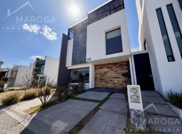 Casa · 220m² · 3 Recámaras · 2 Estacionamientos · Casa Equipada en Valle del Sol