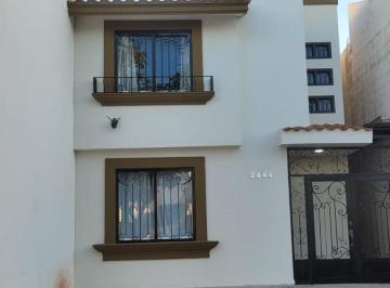 Casa · 104m² · 3 Recámaras · 2 Estacionamientos · Casa en Venta en Portabelo
