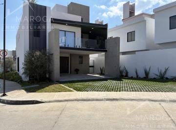 Casa · 318m² · 4 Recámaras · 2 Estacionamientos · Gran Diseño Confort y Exclusividad Carolina con Roof 4 Recámaras con Baño