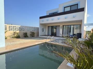 c595e131a6c8e19ad5204c309ff80c6b6feed2e54125fafba009b2670fa4908c · Casa en Venta en La Playa