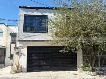 Casa · 100m² · 3 Recámaras · 2 Estacionamientos · Casa en Venta en Deportivo Huinala