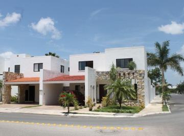 Casa de 3 habitaciones, Mérida · Casa en Venta Mérida, con Piscina, Temozon Cerca de Plaza La Isla