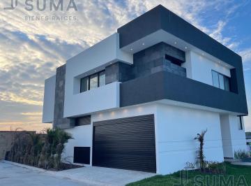 Casa · 256m² · 3 Recámaras · 2 Estacionamientos · Casa en Venta en Fracc. Punto Tiburón, Alvarado Veracruz.