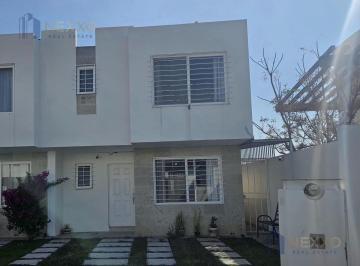 Casa · 114m² · 3 Recámaras · 2 Estacionamientos · Casa en Venta en Querétaro ¡Tres Cantos Residencial ¡Privada con Alberca!