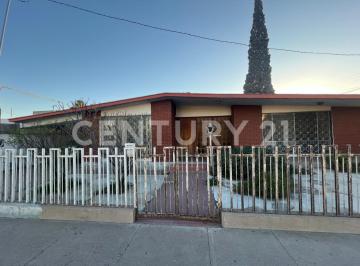 Casa · 207m² · 3 Recámaras · 2 Estacionamientos · Casa en Venta Santo Niño, Chihuahua