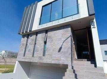 Casa en condominio de 3 habitaciones, Tlajomulco de Zúñiga · Casa en Venta en Punto Sur Este $10,990,000