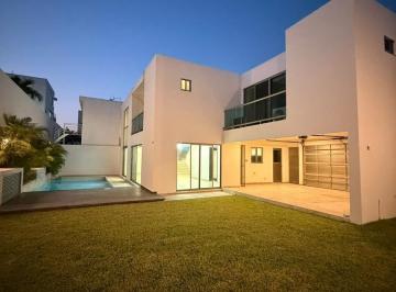 Casa · 325m² · 3 Recámaras · 2 Estacionamientos · Casa con Alberca en Venta en Fracc. Lomas del Sol, Alvarado Veracruz.