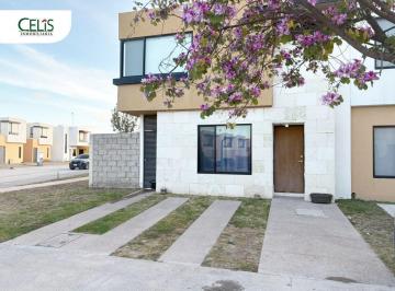 Casa · 119m² · 3 Recámaras · 2 Estacionamientos · Casa en Renta Amueblada