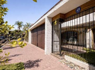 Casa · 353m² · 3 Recámaras · 2 Estacionamientos · Casa en Venta en Rinconada Santa Rita, a Una Cuadra del Hospital Ángeles del Carmen, Frente a Parque