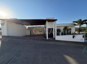 Casa · 350m² · 3 Recámaras · 2 Estacionamientos · Casa en Venta Col. Jardines