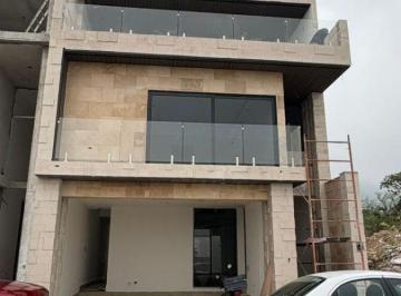 Casa de 3 habitaciones, Monterrey · Casa en Venta en Cumbres Magnolia