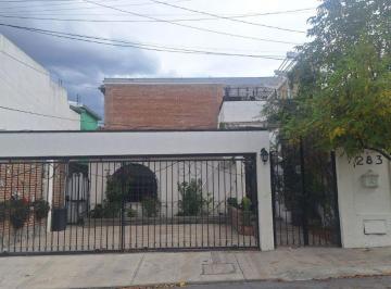 Casa de 3 habitaciones, Saltillo · En Venta Casa en La Aurora con Recámara en Planta Baja y Frente a Área Verde